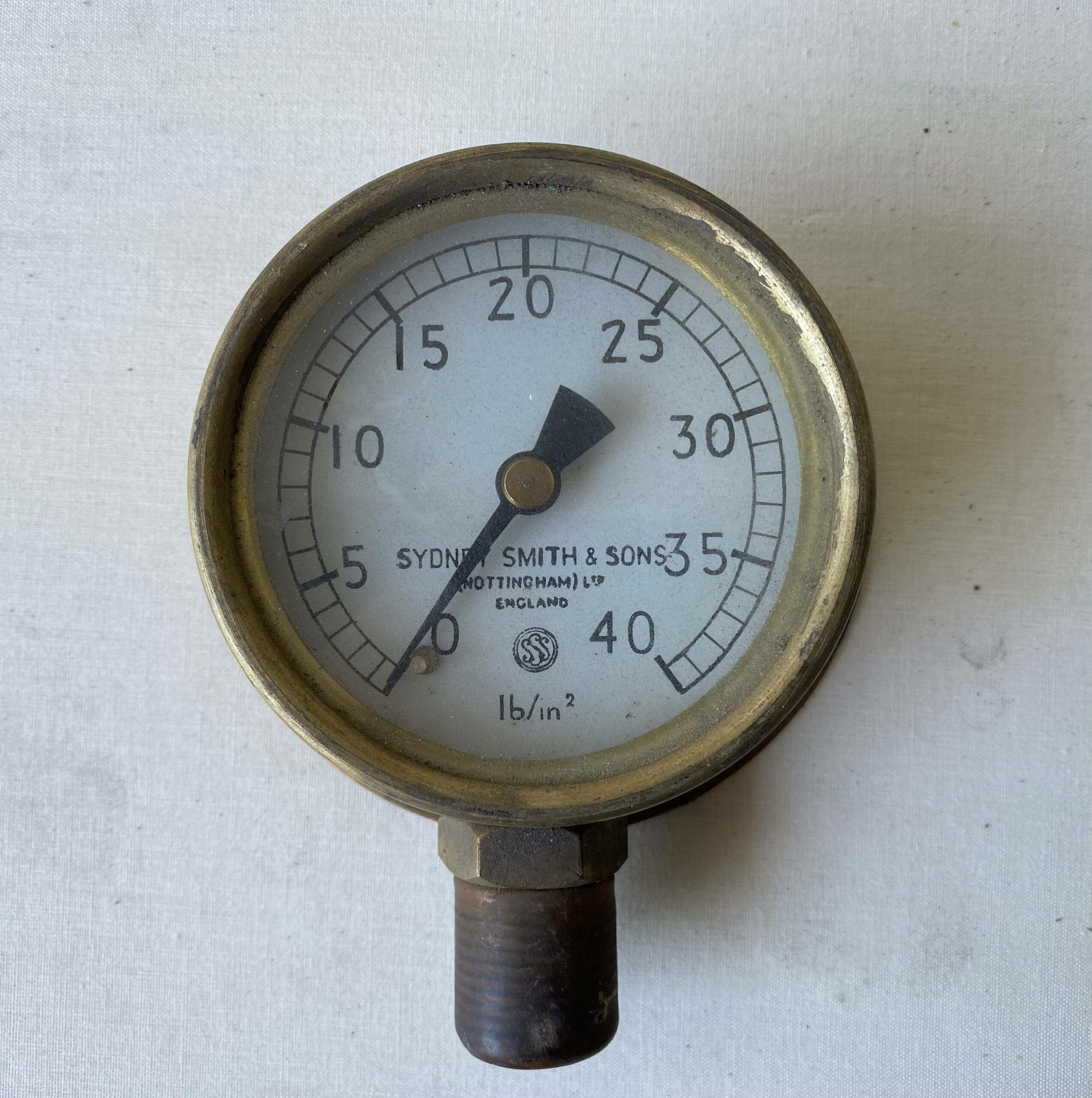 Small brass pressure dials