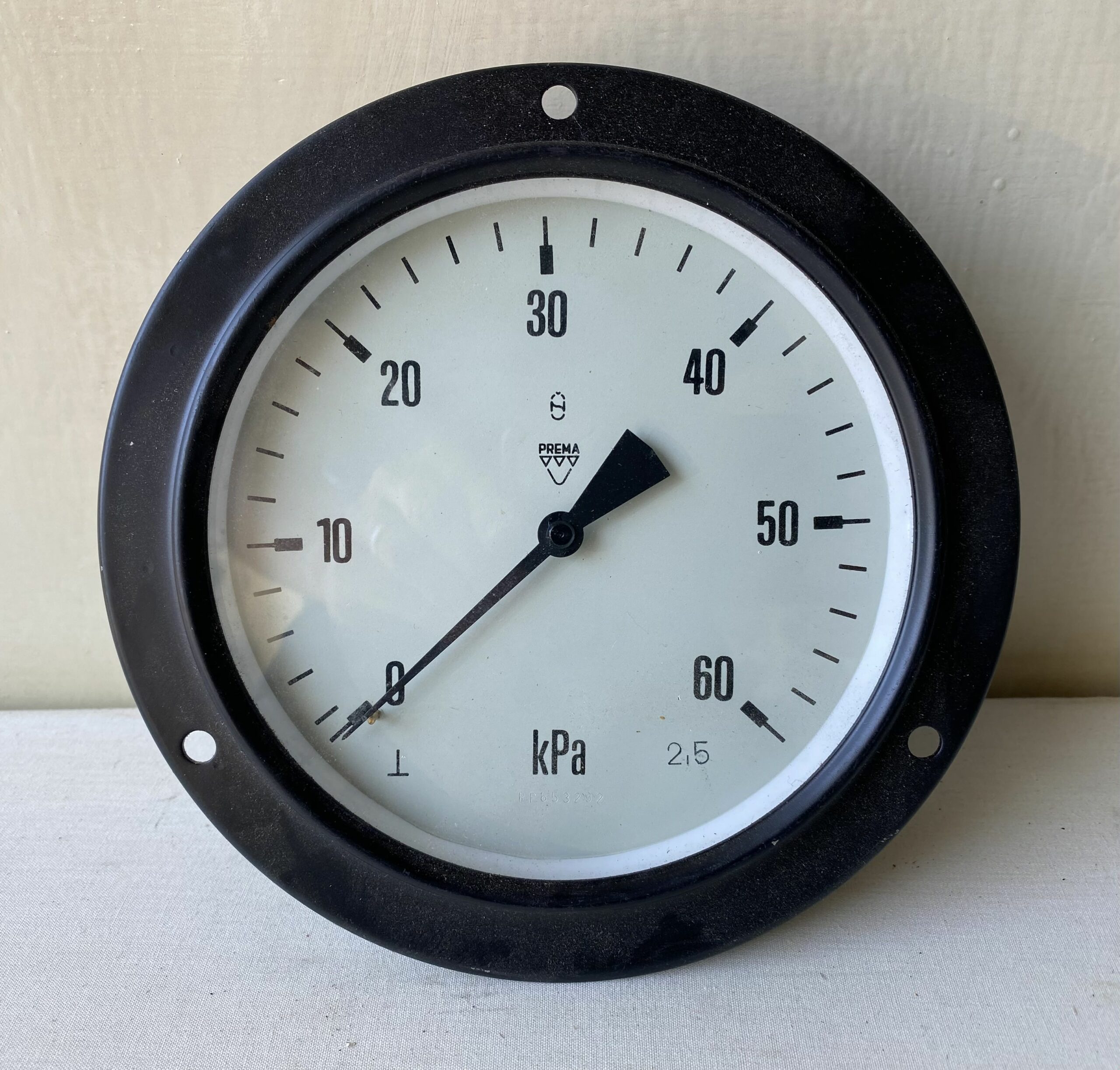 Black pressure dial