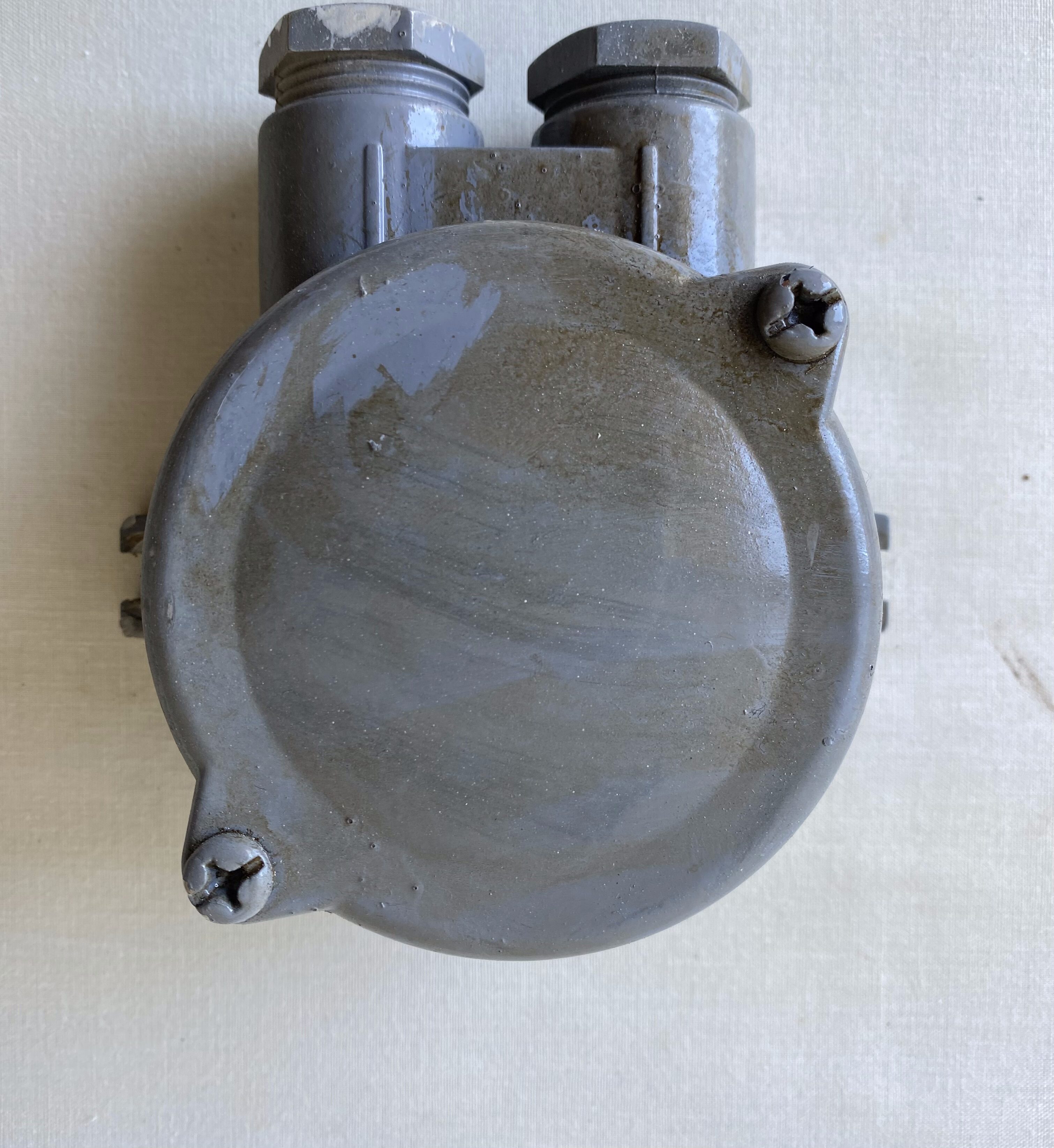 Electrical conduit junction box