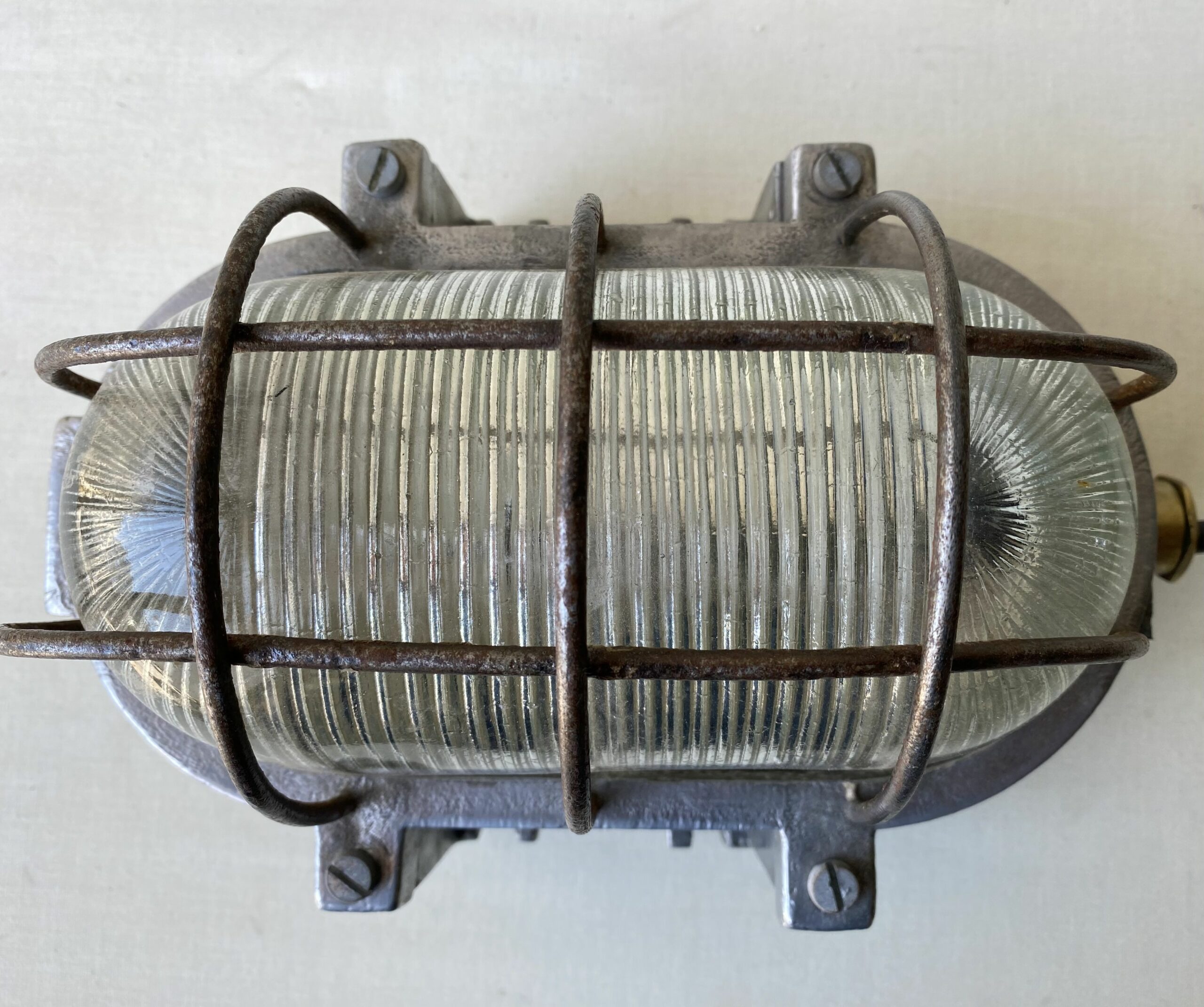 Reeded glass bulkhead