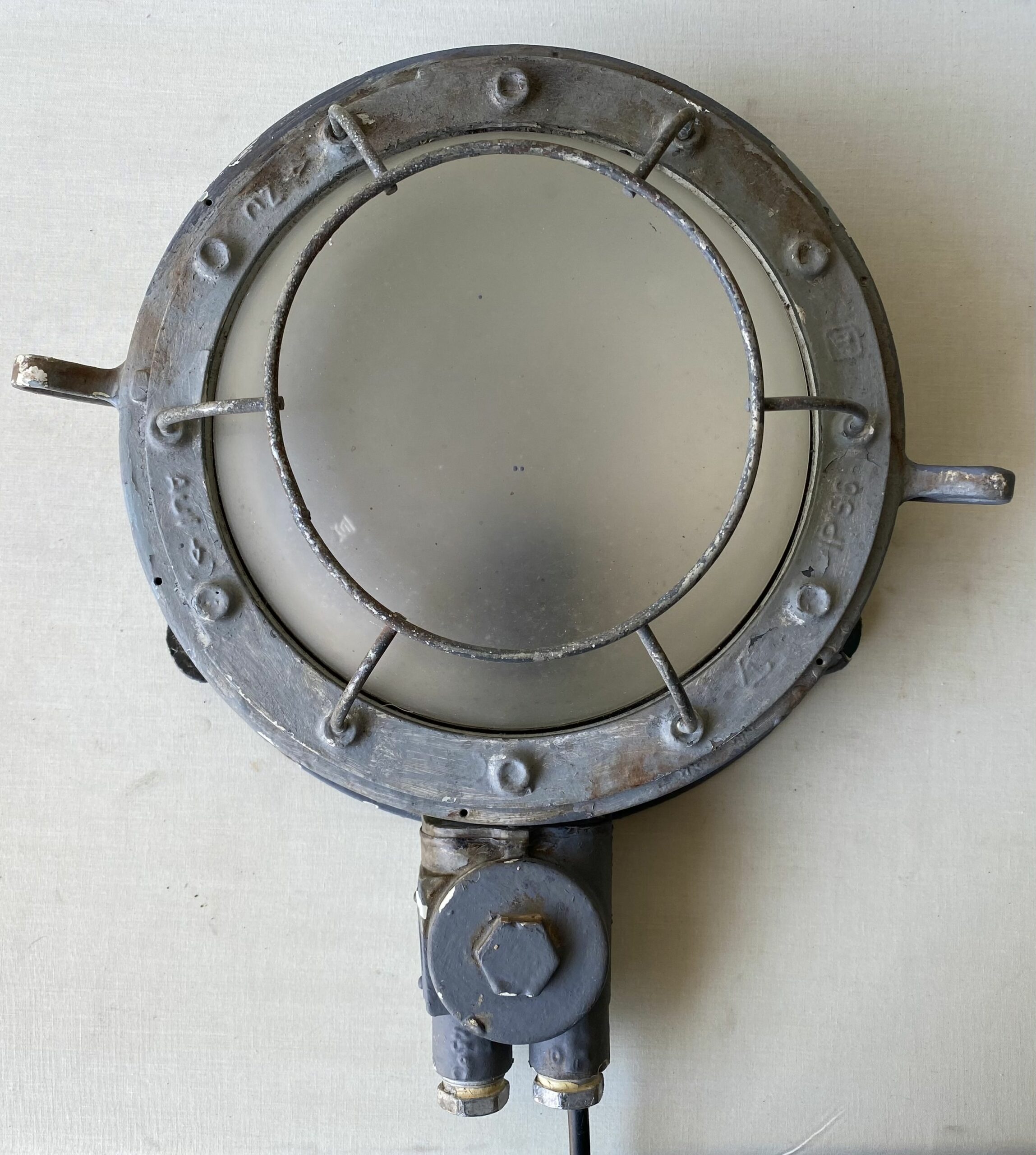 Industrial circular wall bulkhead