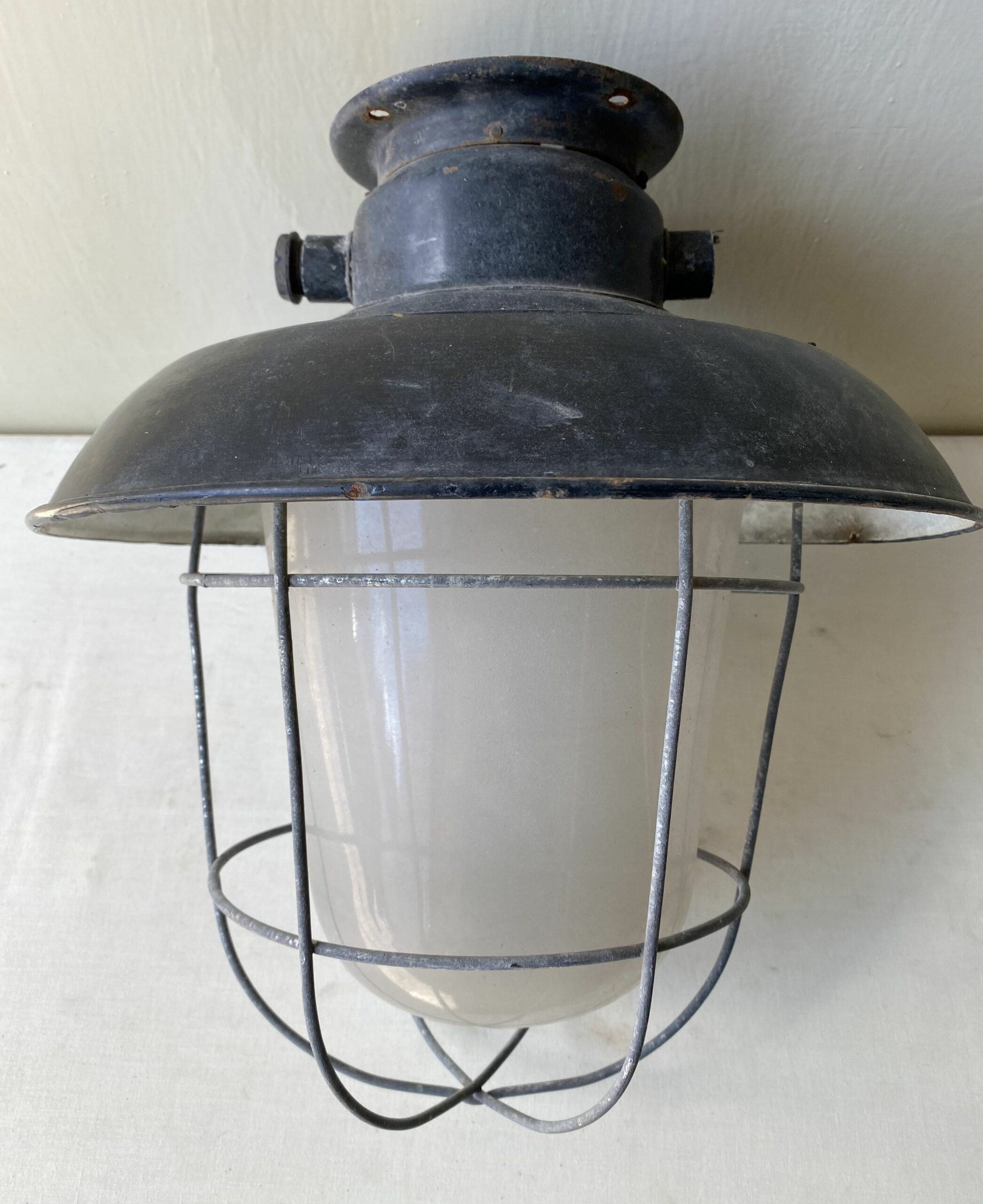 Industrial pendant light