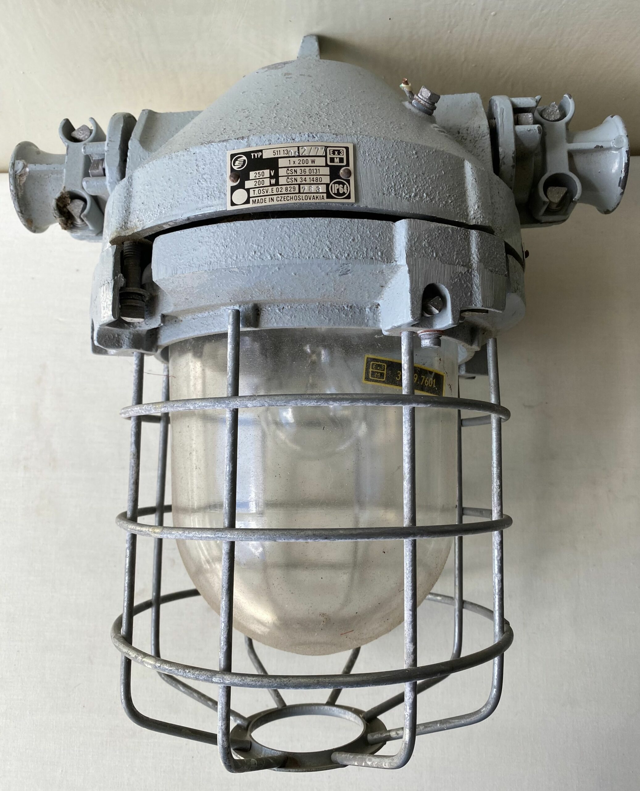 Industrial pendant light