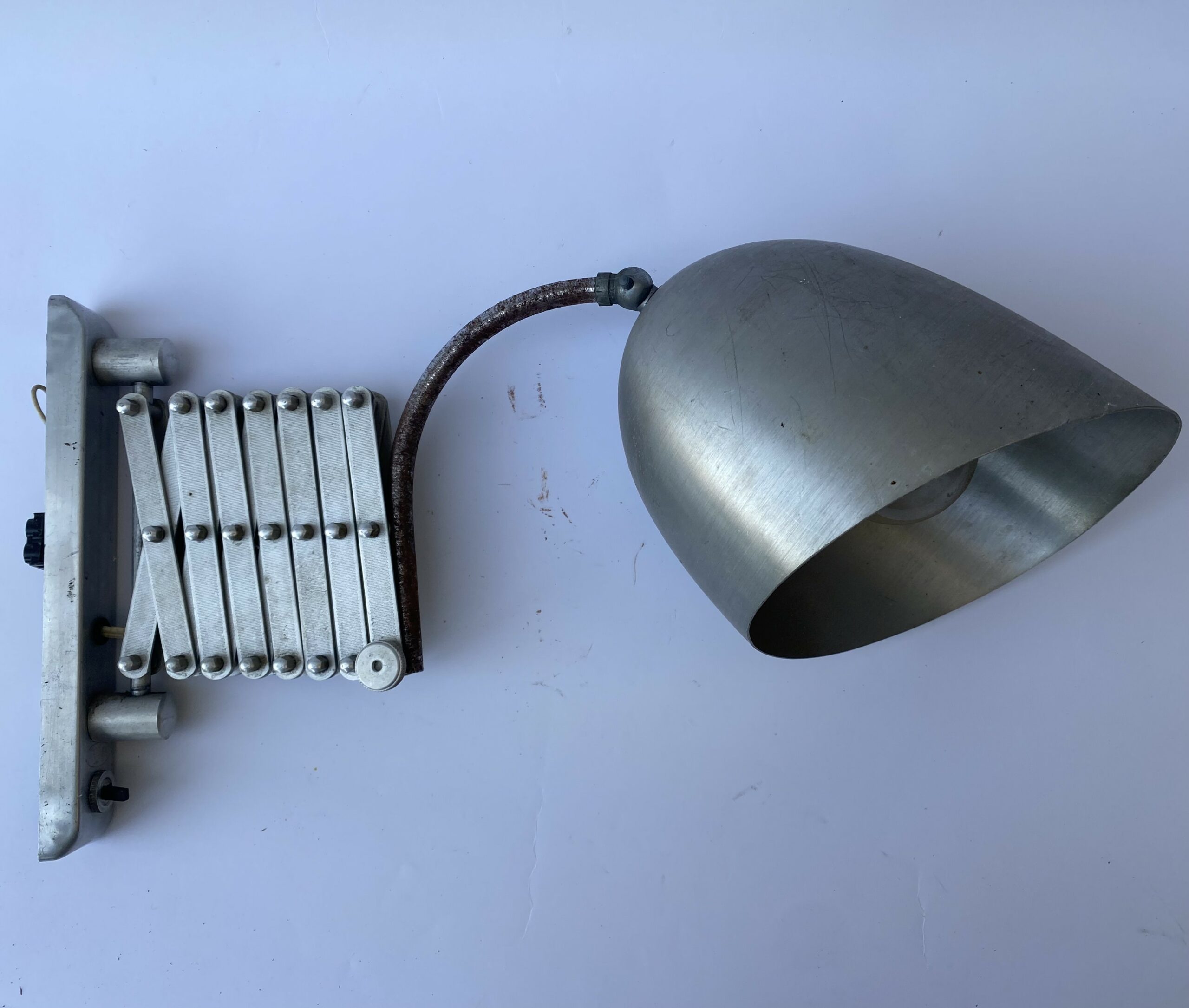 Wall extending desk lamp