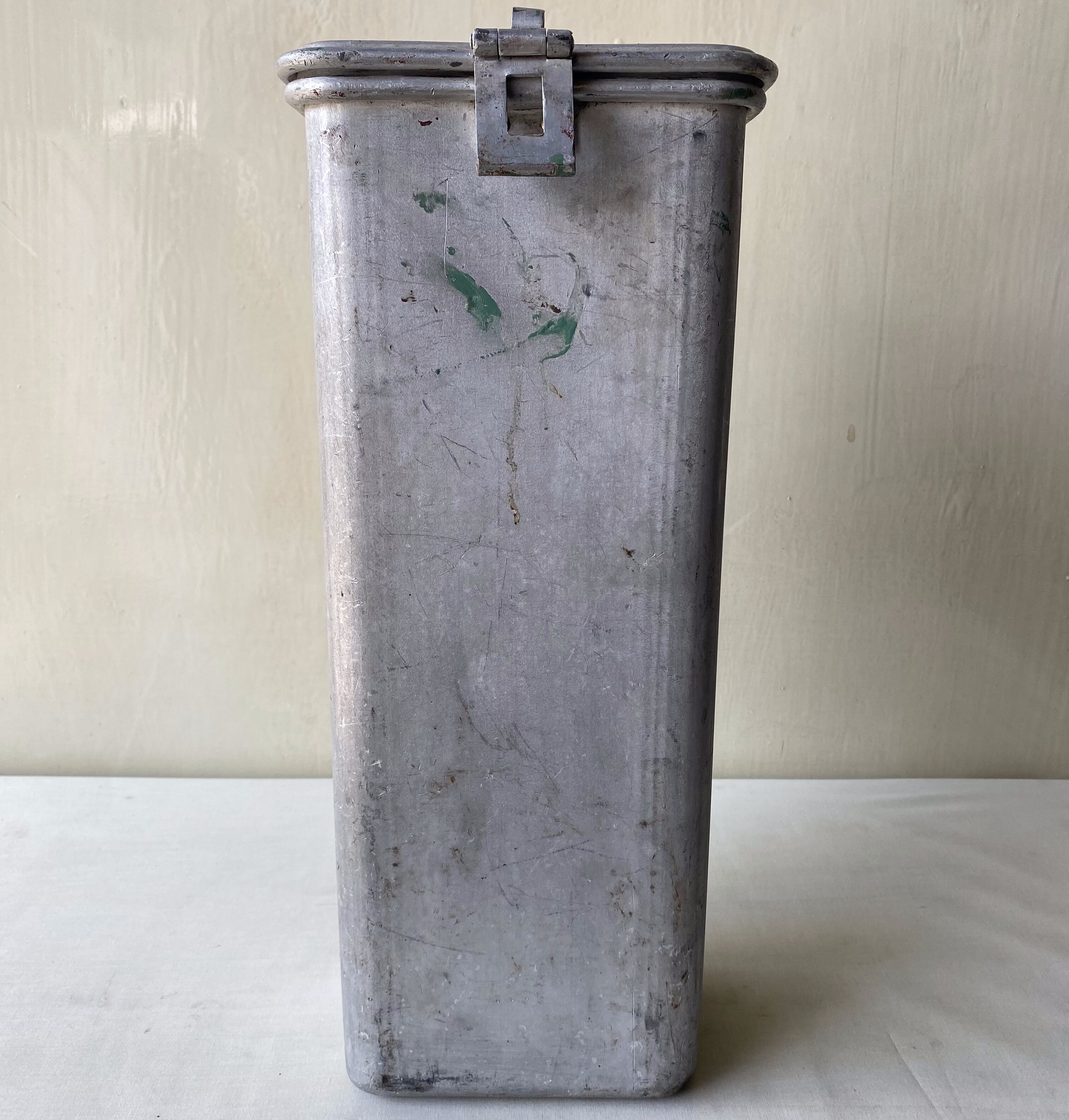 Food storage container