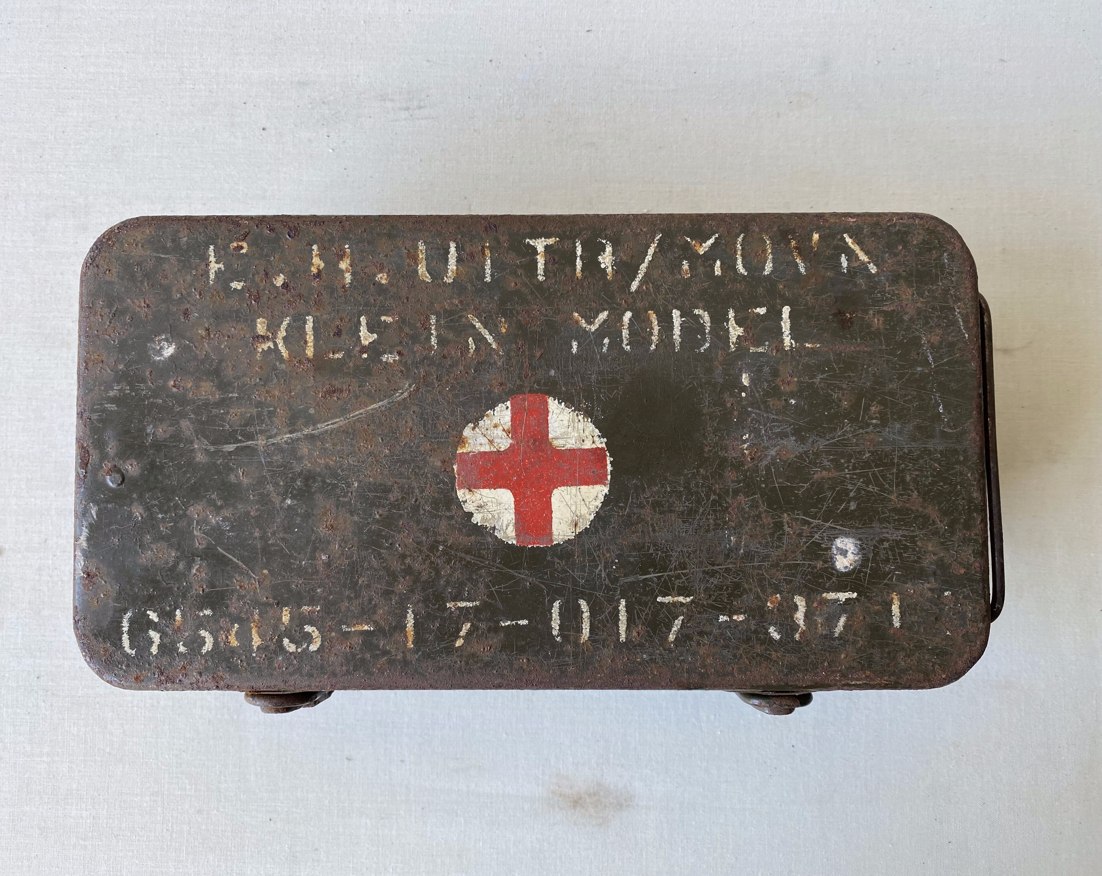 German army medical kit box 80s