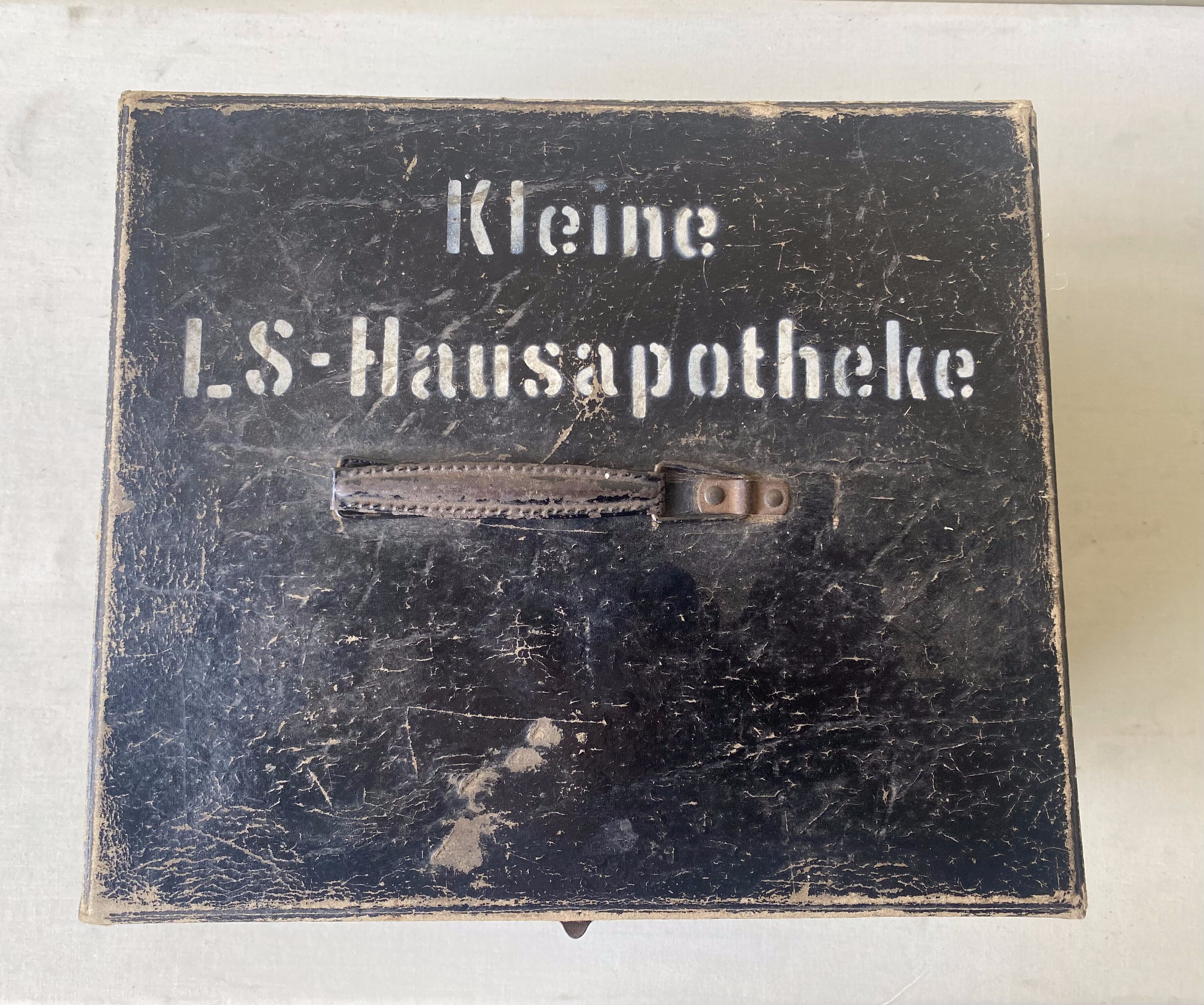 German WW2 medical kit box