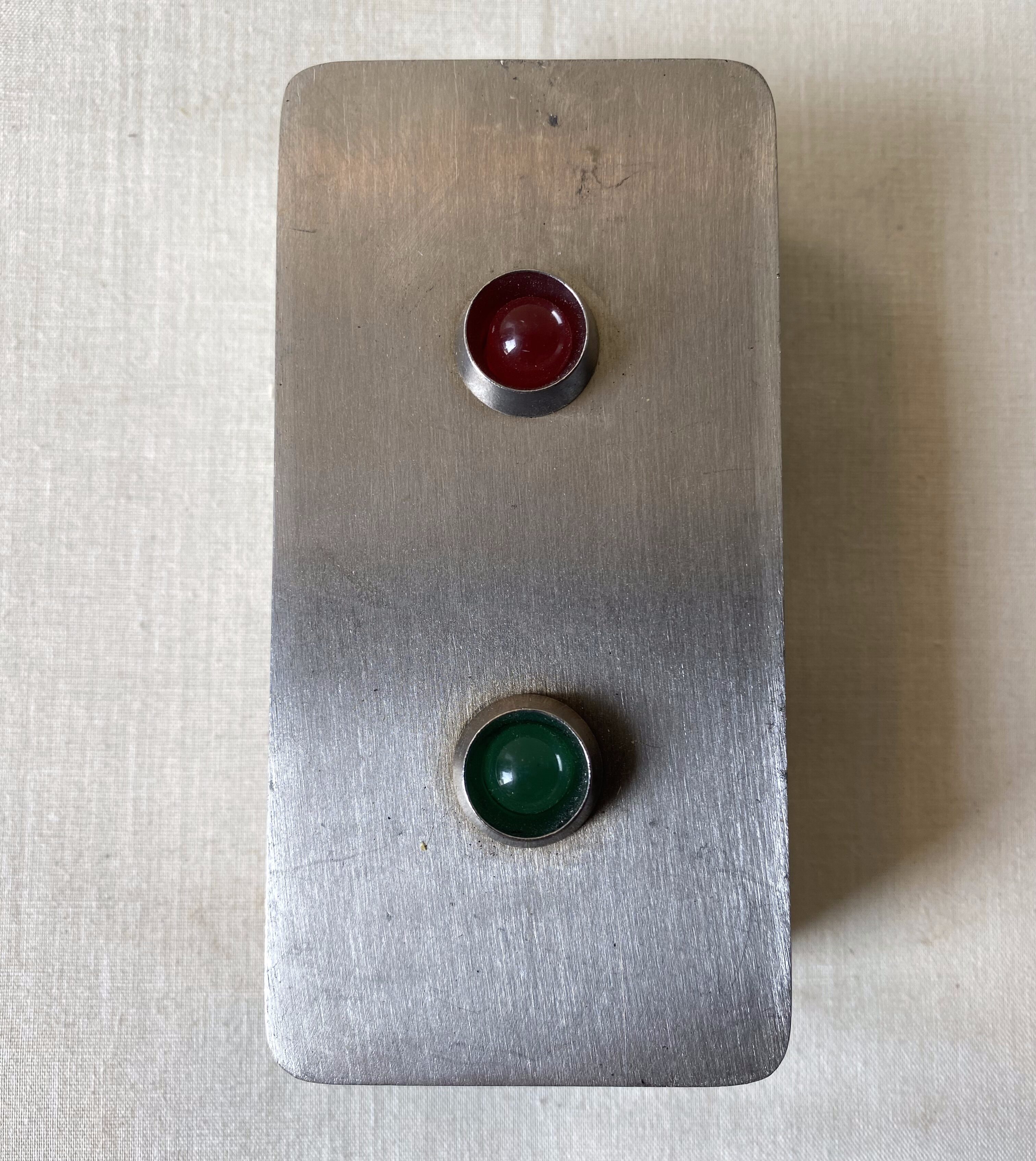 Locked/unlocked light panel
