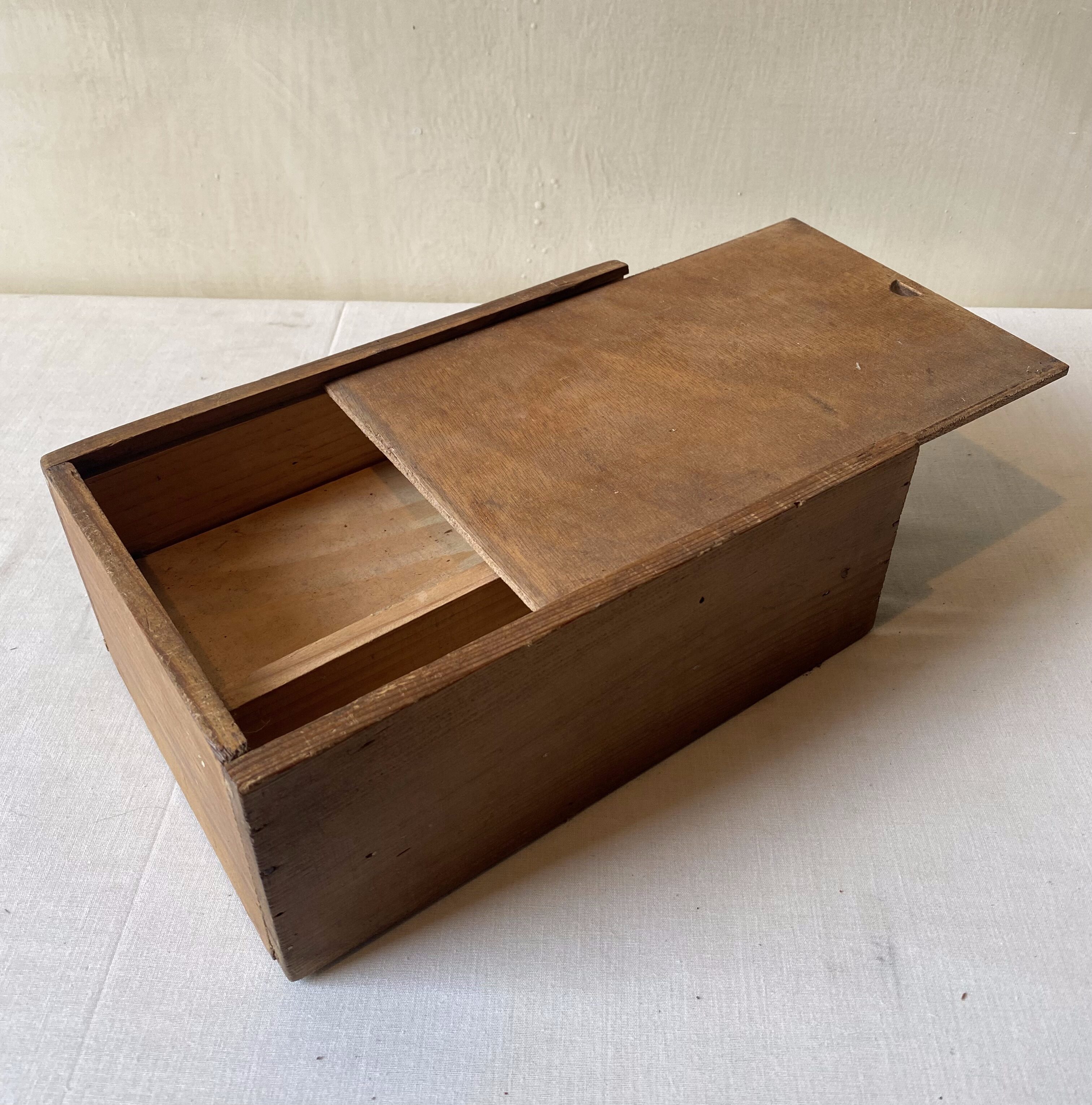 Small storage box