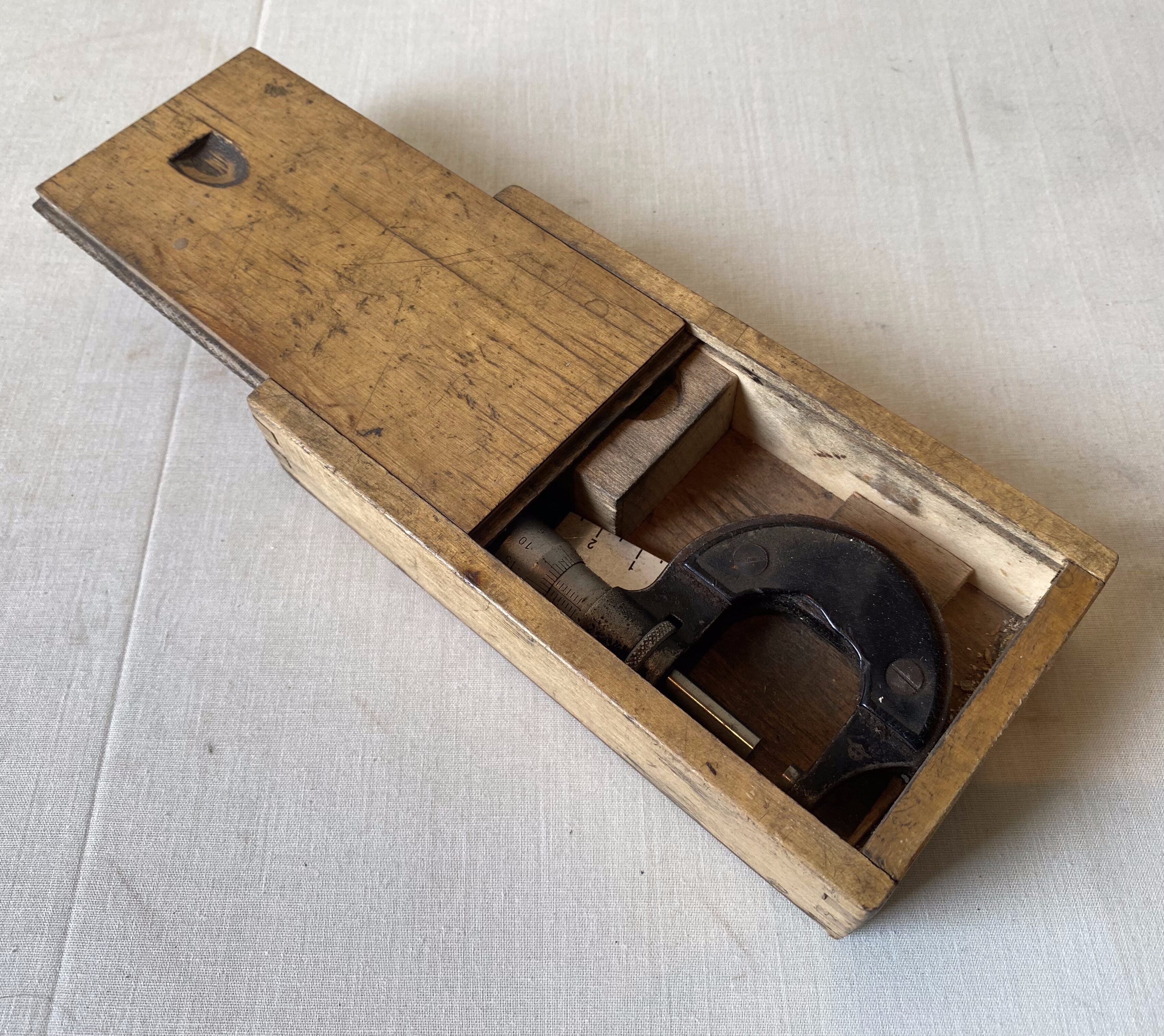 Metal work micrometer