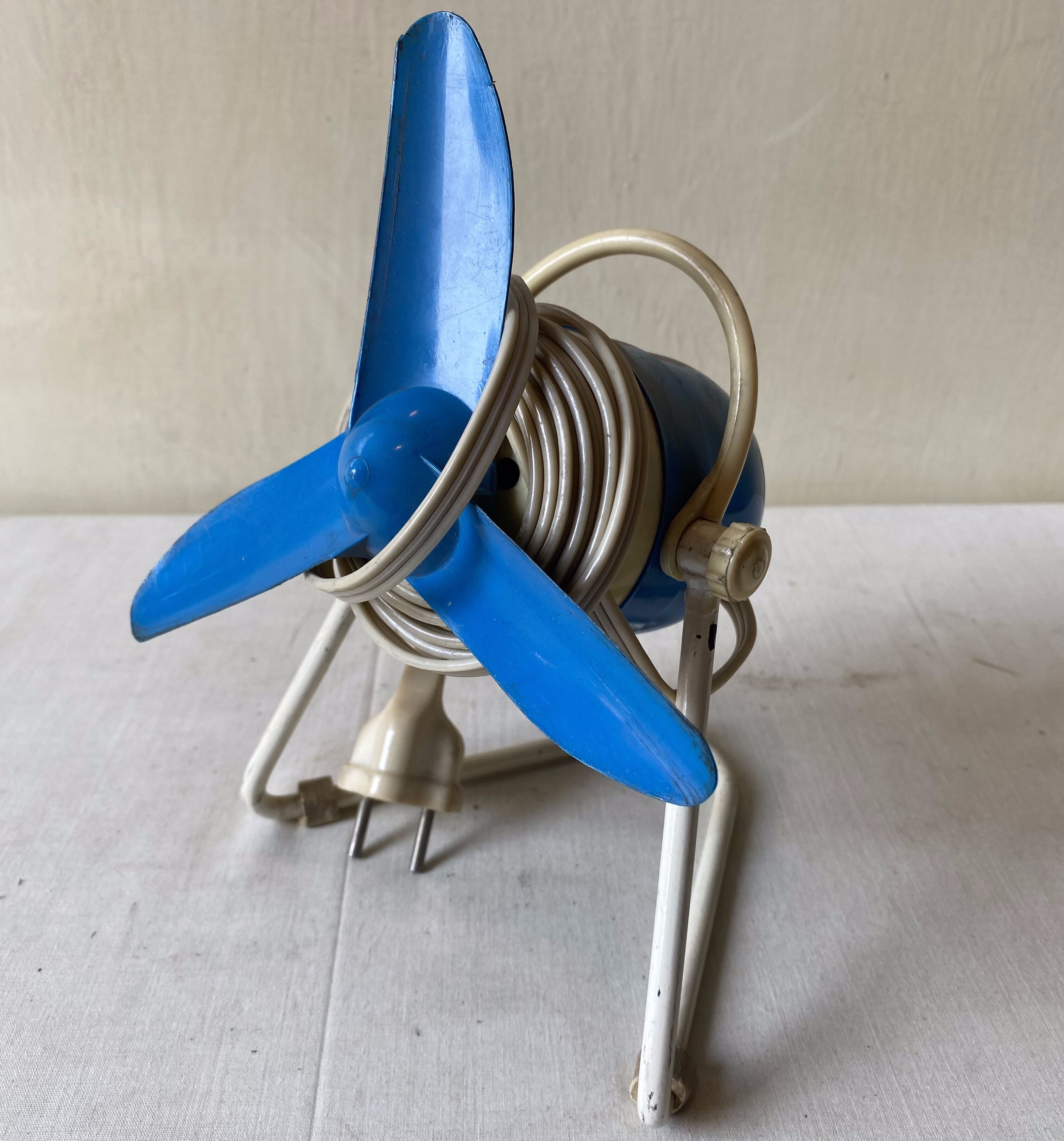 Small electric fan